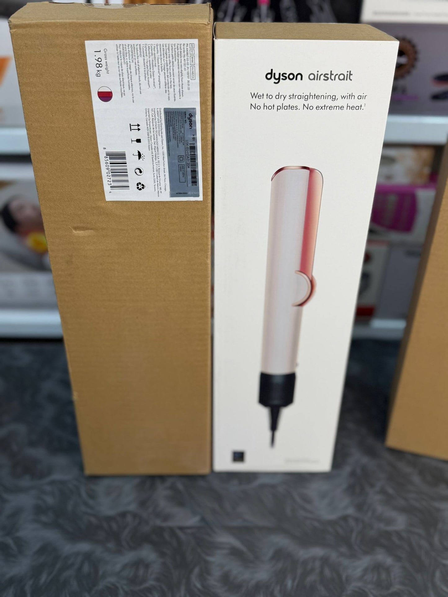 Dyson Airstrait straightens your hair WET TO DRY